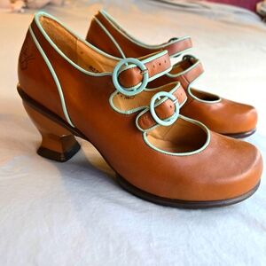 John Fluevog Liz Brown 8.5 Kitschy Kitschy Boom Boom Double Buckle Mary Jane